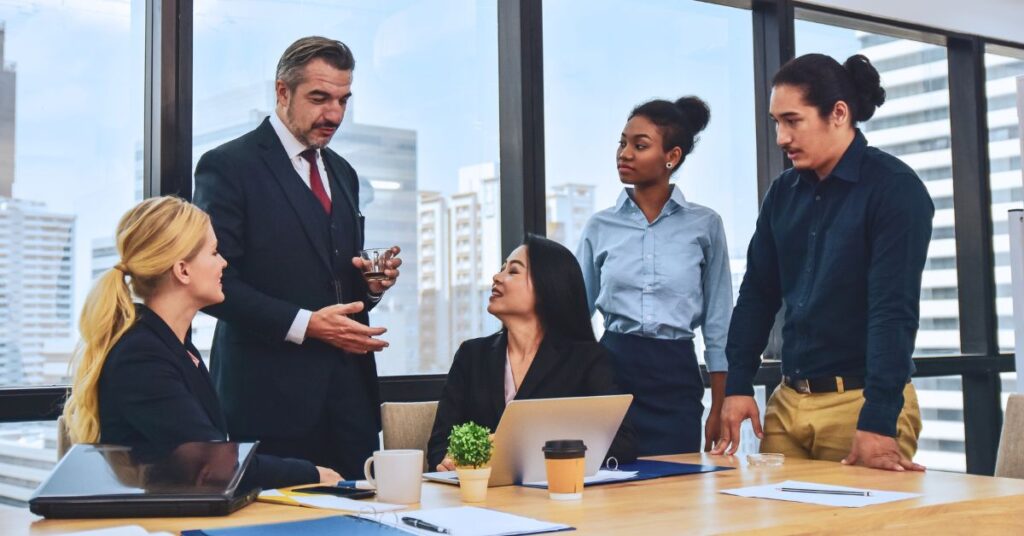 Descubre cómo la nueva Ley de Paridad afectará a las empresas cotizadas, incluyendo los plazos y las cuotas mínimas de representación femenina en Consejos.