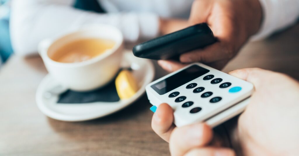 Hacienda refuerza desde 2026 el control sobre cuentas, tarjetas y Bizum. Nuevas obligaciones de información para entidades y profesionales.