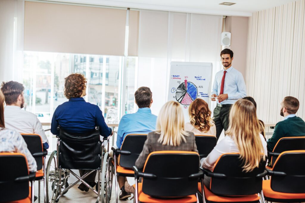 Curso, formación, obligar